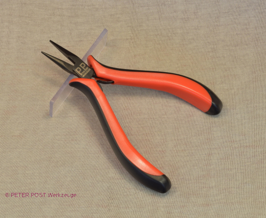 Oval-nose pliers without scoring
