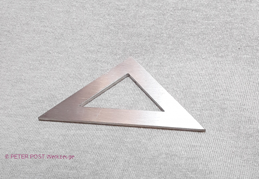 Edelstahl-Dreieck mit Ausschnitt