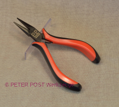 Chain plier with scoring