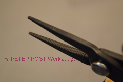 Plier Tweezer pointed, serrated